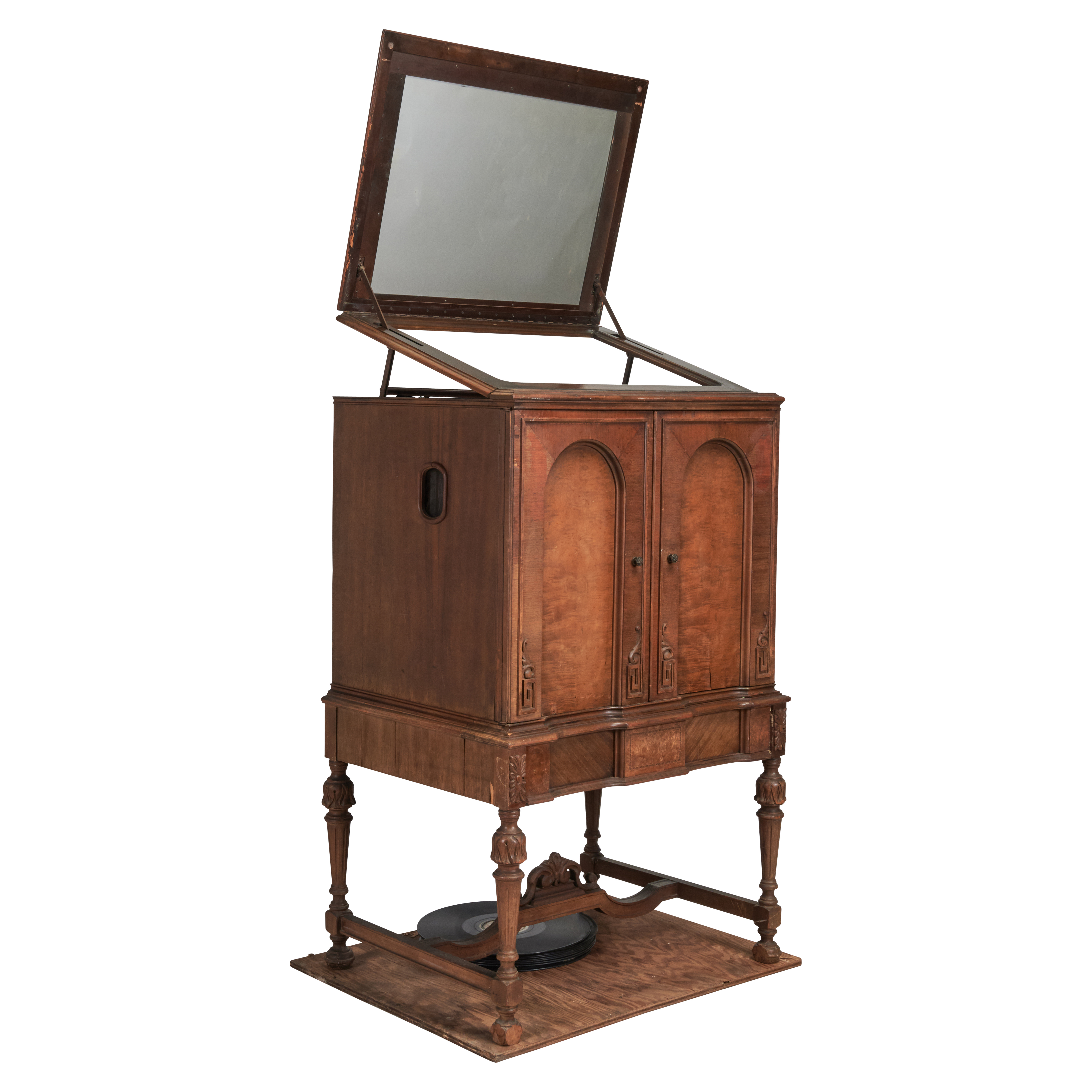 Sparks-Withington Sparton Visionola Type C Projector Console. Estimate: $800/1,200.